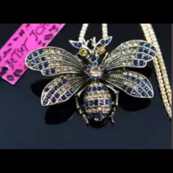 Betsey Johnson Jewelry - Beautiful Betsey Johnson bee necklace Betsey Johnson Jewelry - Beautiful Betsey Johnson bee necklace